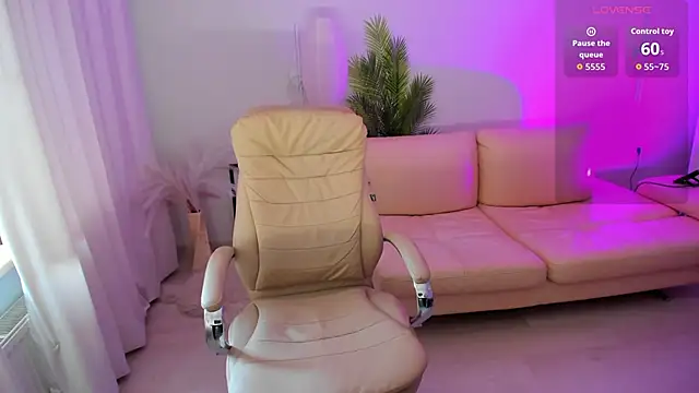 Daniela Kitty  online show from May 18, 7:02 am