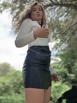 Crazy-Rosa online show from May 19, 5:36 am