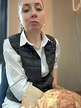 Snapshot of Crazy-Rosa chatting on March 12, 12:36 pm Crazy-Rosa online show from March 12, 12:36 pm