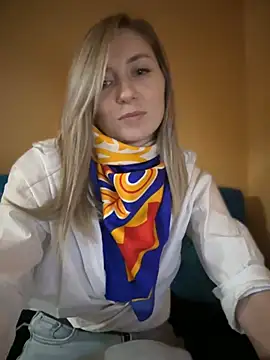 Snapshot of Crazy-Rosa chatting on February 10, 5:52 pm Crazy-Rosa online show from February 10, 5:52 pm