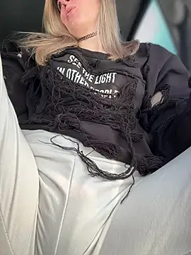 Snapshot of Crazy-Rosa chatting on March 20, 9:48 am Crazy-Rosa online show from March 20, 9:48 am