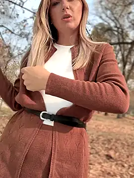 Snapshot of Crazy-Rosa chatting on October 28, 8:24 am Crazy-Rosa online show from October 28, 8:24 am