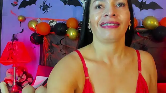 Snapshot of MaduraLuciana chatting on October 18, 10:50 am MaduraLuciana online show from October 18, 10:50 am