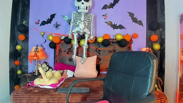 MaduraLuciana online show from October 24, 10:47 am