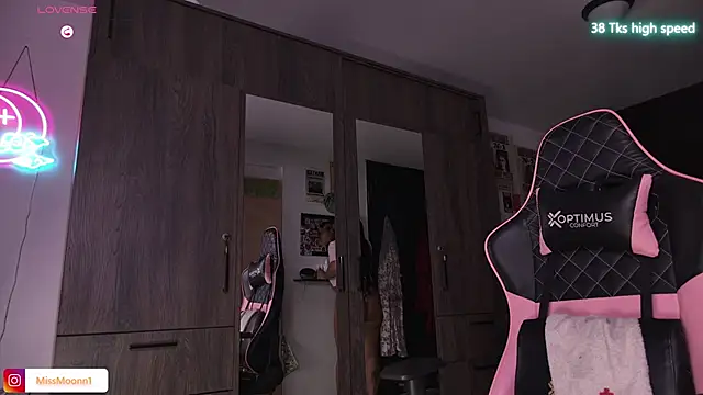 Steph moon  online show from February 21, 5:26 pm