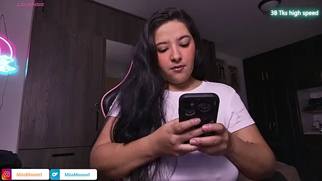 Steph moon  online show from March 19, 6:08 pm