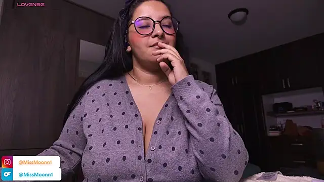 Snapshot of Steph_moon_ chatting on October 29, 1:04 am Steph moon  online show from October 29, 1:04 am