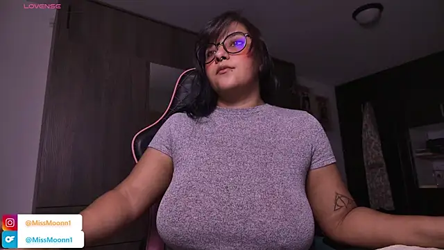 Snapshot of Steph_moon_ chatting on October 8, 1:51 am Steph moon  online show from October 8, 1:51 am