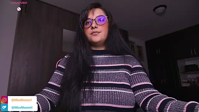 Snapshot of Steph_moon_ chatting on November 8, 8:23 pm Steph moon online show from November 8, 8:23 pm