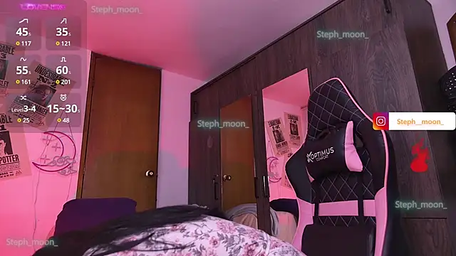 Snapshot of Steph_moon_ chatting on January 4, 2:14 am Steph moon  online show from January 4, 2:14 am