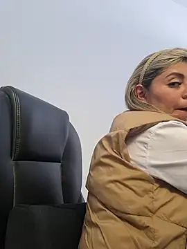 Snapshot of Cata_Office-12 chatting on November 8, 4:54 pm Cata Office-12 online show from November 8, 4:54 pm