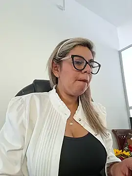 Snapshot of Cata_Office-12 chatting on November 14, 5:05 pm Cata Office-12 online show from November 14, 5:05 pm