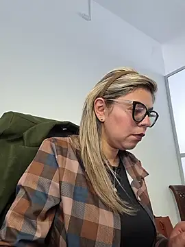 Snapshot of Cata_Office-12 chatting on November 21, 8:08 pm Cata Office-12 online show from November 21, 8:08 pm