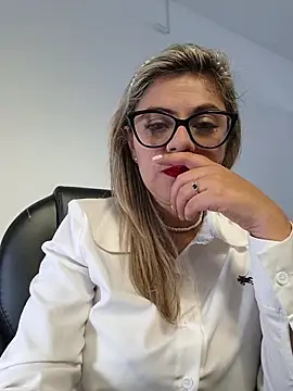 Snapshot of Cata_Office-12 chatting on November 13, 9:19 pm Cata Office-12 online show from November 13, 9:19 pm