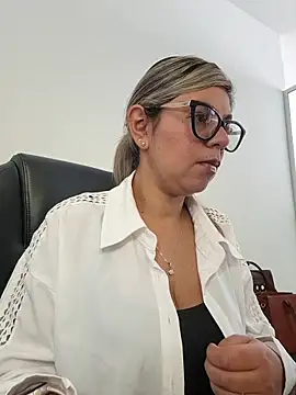 Snapshot of Cata_Office-12 chatting on November 29, 4:07 pm Cata Office-12 online show from November 29, 4:07 pm