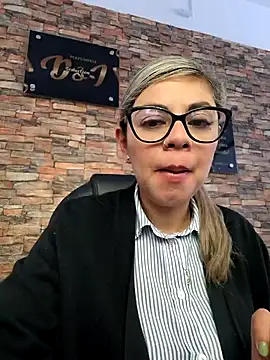 Snapshot of Cata_Office-12 chatting on December 3, 2:16 pm Cata Office-12 online show from December 3, 2:16 pm