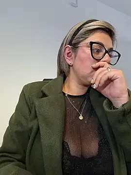 Snapshot of Cata_Office-12 chatting on November 24, 8:53 pm Cata Office-12 online show from November 24, 8:53 pm