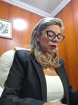 Snapshot of Cata_Office-12 chatting on October 22, 1:54 pm Cata Office-12 online show from October 22, 1:54 pm