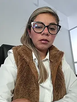 Snapshot of Cata_Office-12 chatting on November 27, 4:18 pm Cata Office-12 online show from November 27, 4:18 pm