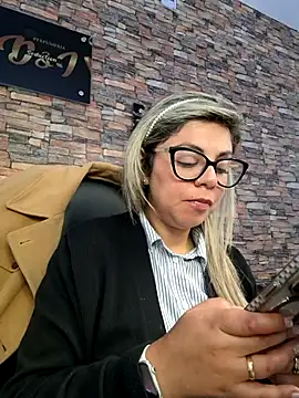 Snapshot of Cata_Office-12 chatting on December 15, 9:53 pm Cata Office-12 online show from December 15, 9:53 pm