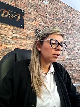 Snapshot of Cata_Office-12 chatting on December 5, 4:16 pm Cata Office-12 online show from December 5, 4:16 pm