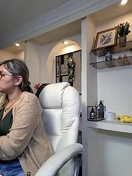 Snapshot of Cata_Office-12 chatting on February 11, 7:38 pm Cata Office-12 online show from February 11, 7:38 pm