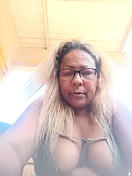 Snapshot of Afroditabichota chatting on October 5, 5:25 pm Afroditabichota online show from October 5, 5:25 pm