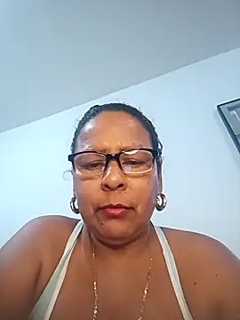 Afroditabichota online show from November 7, 11:30 pm