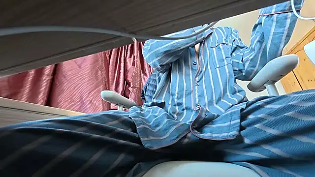 Snapshot of YunheLEE chatting on December 19, 8:17 am YunheLEE online show from December 19, 8:17 am