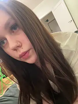 Snapshot of Marylallka5 chatting on December 16, 2:32 pm Marylallka5 online show from December 16, 2:32 pm