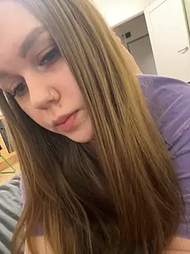 Snapshot of Marylallka5 chatting on March 2, 4:57 am Marylallka5 online show from March 2, 4:57 am