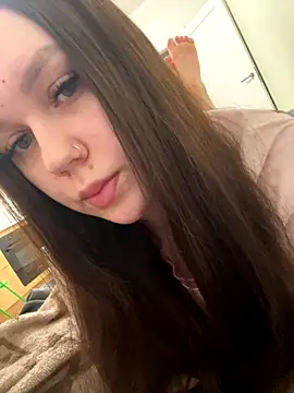 Snapshot of Marylallka5 chatting on December 19, 5:54 am Marylallka5 online show from December 19, 5:54 am