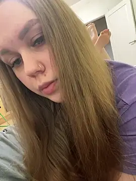 Snapshot of Marylallka5 chatting on March 3, 5:14 am Marylallka5 online show from March 3, 5:14 am