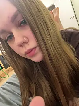 Snapshot of Marylallka5 chatting on February 28, 4:56 am Marylallka5 online show from February 28, 4:56 am