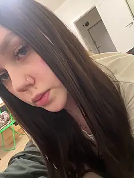 Snapshot of Marylallka5 chatting on December 14, 12:22 pm Marylallka5 online show from December 14, 12:22 pm