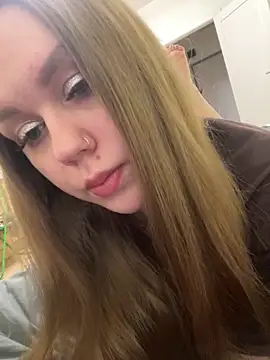 Snapshot of Marylallka5 chatting on February 26, 5:07 am Marylallka5 online show from February 26, 5:07 am