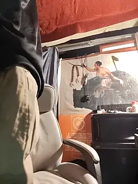 Gillygilly76 online show from October 30, 4:33 am