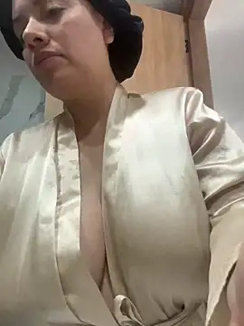 Snapshot of valery_mora chatting on July 18, 7:44 pm valery mora online show from July 18, 7:44 pm
