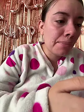 Snapshot of valery_mora chatting on June 15, 5:12 pm valery mora online show from June 15, 5:12 pm