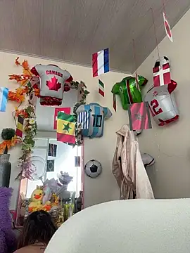 Snapshot of valery_mora chatting on June 14, 5:47 pm valery mora online show from June 14, 5:47 pm