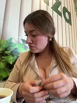 Snapshot of valery_mora chatting on July 1, 8:09 pm valery mora online show from July 1, 8:09 pm