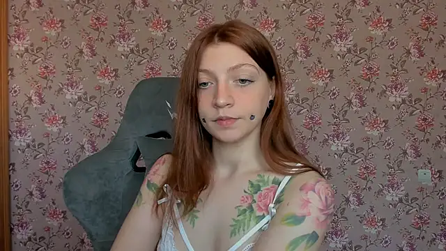 Snapshot of Lolly_Haze chatting on June 19, 4:18 am Lolly Haze online show from June 19, 4:18 am