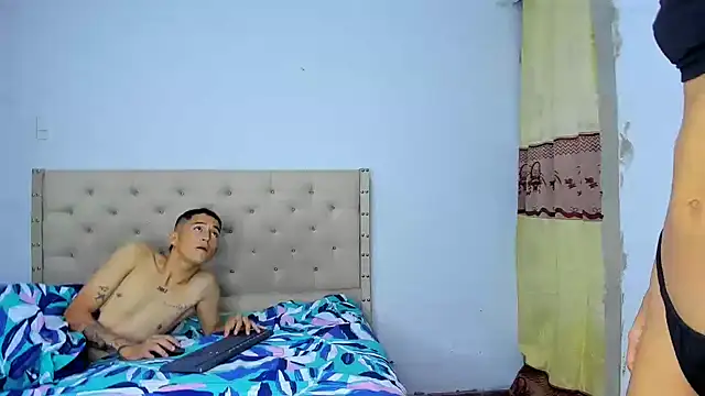 Snapshot of Sophie_and_andress chatting on February 26, 2:08 am Sophie and andress online show from February 26, 2:08 am