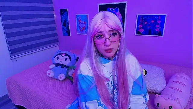 Snapshot of Miwa_violet chatting on February 13, 9:26 pm Miwa violet online show from February 13, 9:26 pm