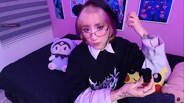 Snapshot of Miwa_violet chatting on December 21, 12:13 am Miwa violet online show from December 21, 12:13 am