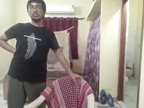 THE NAKED BOY online show from May 9, 5:11 am