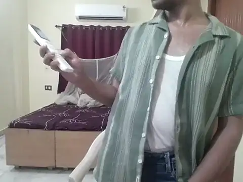 THE NAKED BOY online show from March 8, 9:34 am