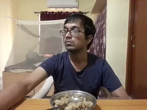 Snapshot of THE_NAKED_BOY chatting on November 15, 6:17 am THE NAKED BOY online show from November 15, 6:17 am