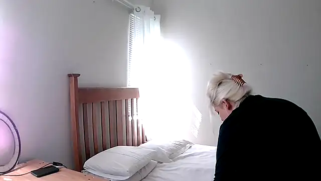 Snapshot of Miahotmilf chatting on February 23, 1:42 pm Miahotmilf online show from February 23, 1:42 pm