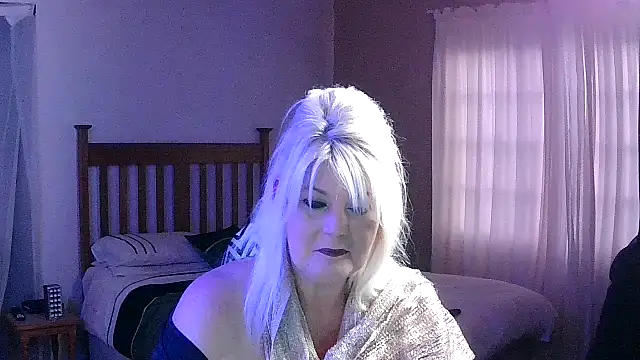 Miahotmilf online show from February 13, 5:57 pm